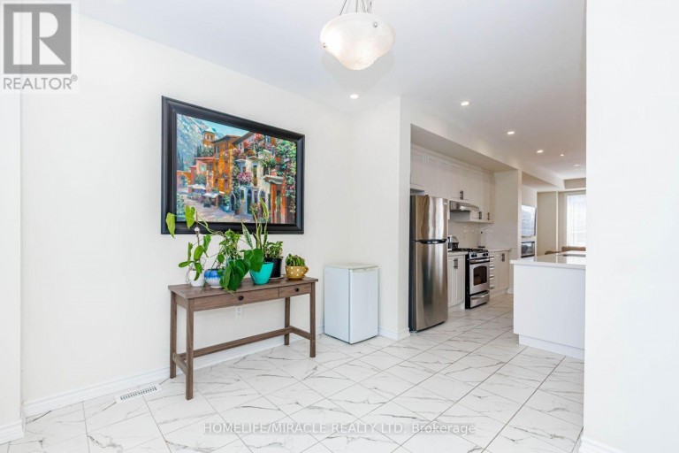 32 ARCOLA STREET, Brampton (Goreway Drive Corridor), Ontario, L6P4N7