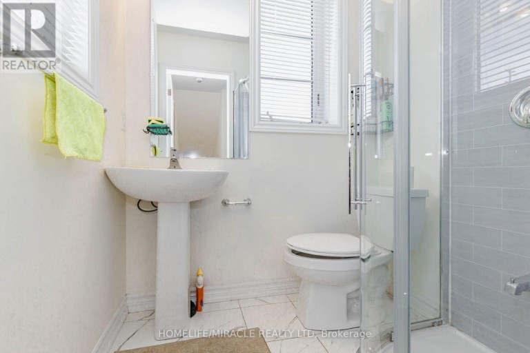 32 ARCOLA STREET, Brampton (Goreway Drive Corridor), Ontario, L6P4N7