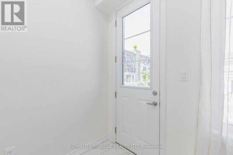 32 ARCOLA STREET, Brampton (Goreway Drive Corridor), Ontario, L6P4N7