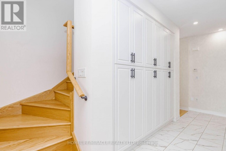 32 ARCOLA STREET, Brampton (Goreway Drive Corridor), Ontario, L6P4N7