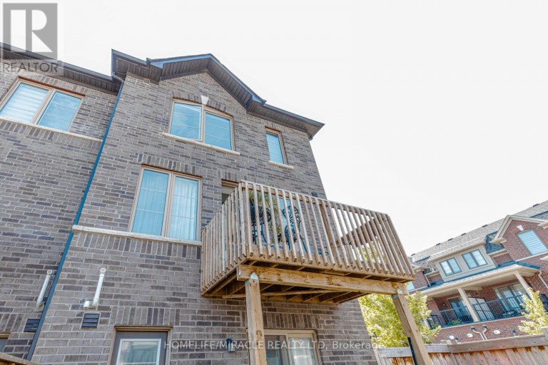32 ARCOLA STREET, Brampton (Goreway Drive Corridor), Ontario, L6P4N7