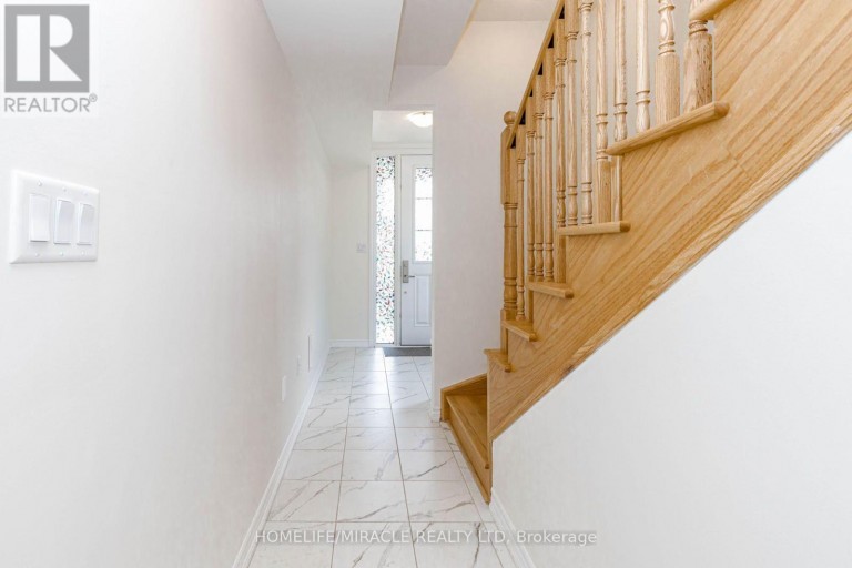 32 ARCOLA STREET, Brampton (Goreway Drive Corridor), Ontario, L6P4N7
