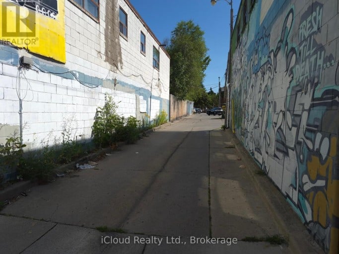 2207 GERRARD STREET E, Toronto (East End-Danforth), Ontario, M4E2C8