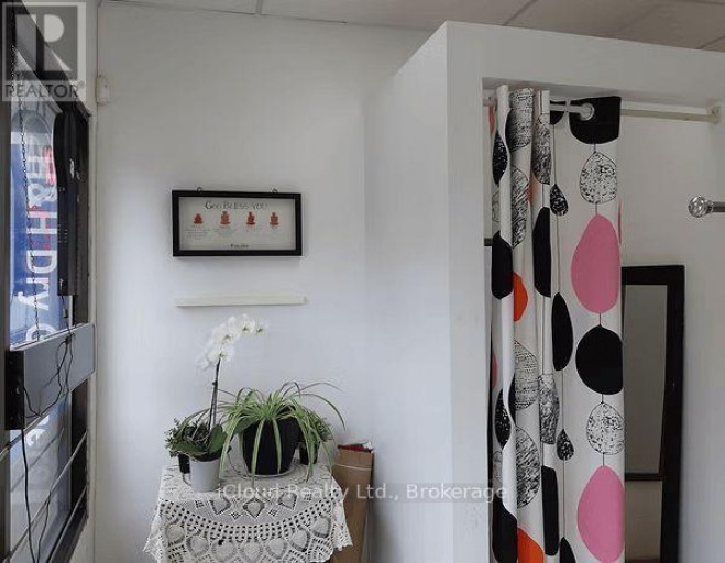 2207 GERRARD STREET E, Toronto (East End-Danforth), Ontario, M4E2C8