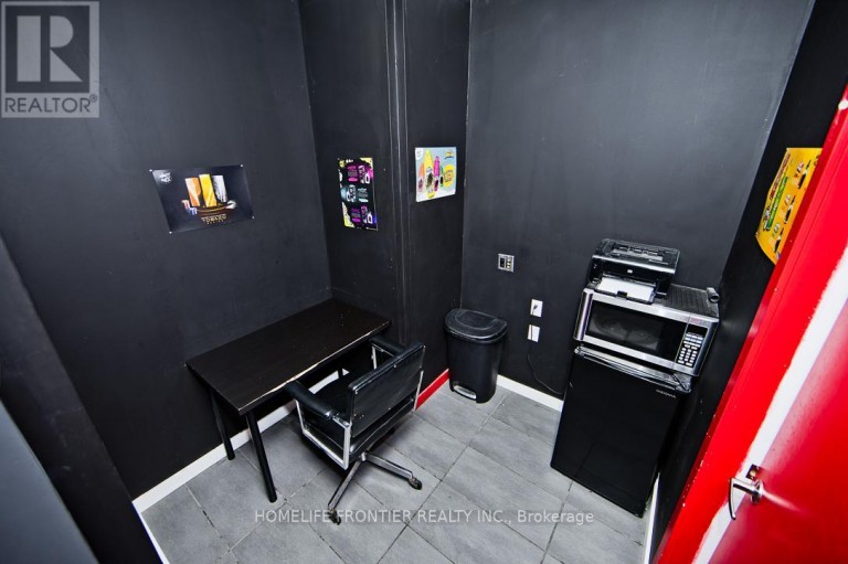 13390 YONGE STREET, Richmond Hill (Oak Ridges), Ontario, L4E2P6