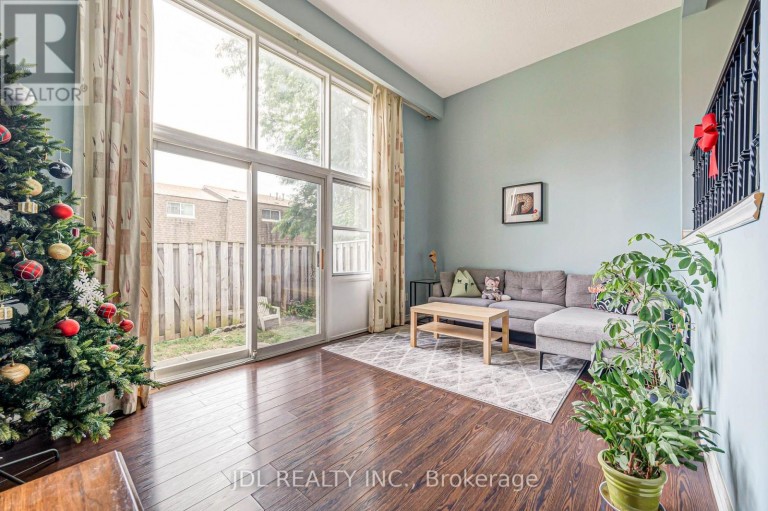 33 - 100 BRIDLETOWNE CIRCLE, Toronto (L'Amoreaux), Ontario, M1W2G8