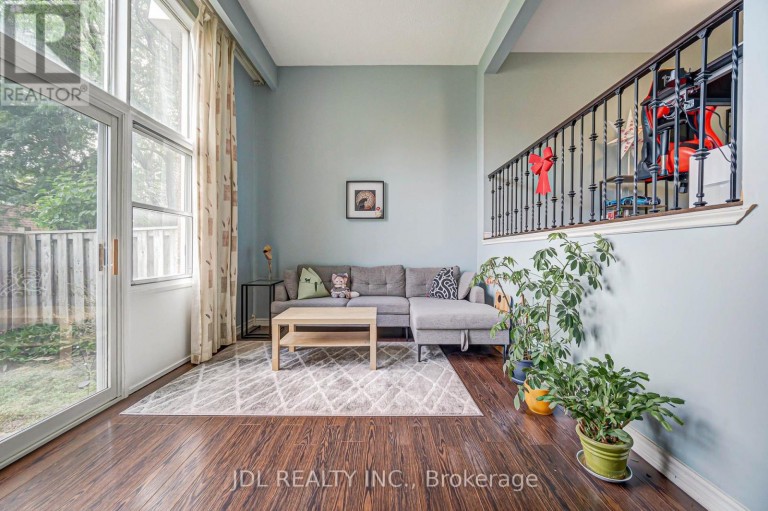 33 - 100 BRIDLETOWNE CIRCLE, Toronto (L'Amoreaux), Ontario, M1W2G8