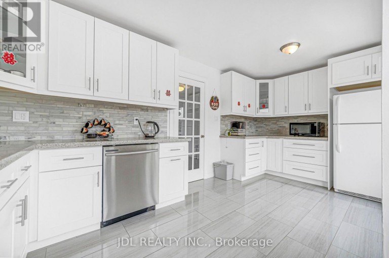 33 - 100 BRIDLETOWNE CIRCLE, Toronto (L'Amoreaux), Ontario, M1W2G8
