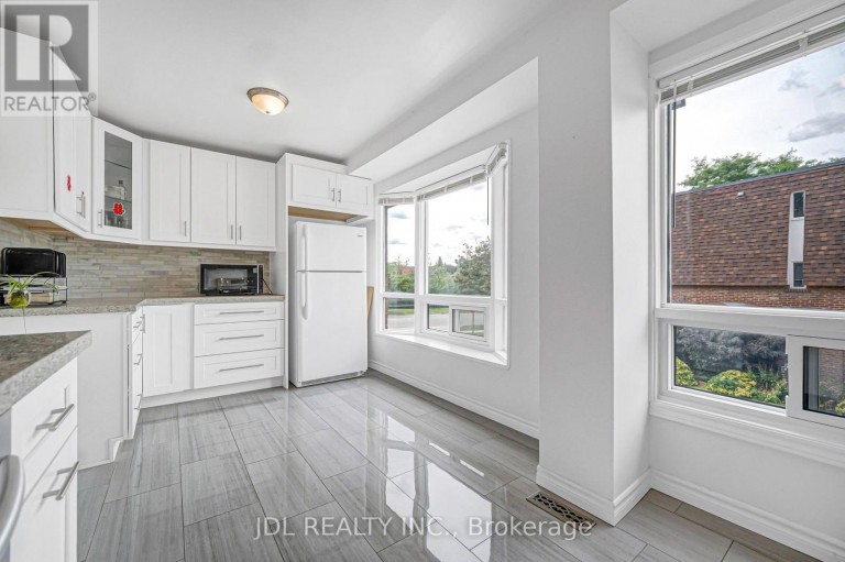 33 - 100 BRIDLETOWNE CIRCLE, Toronto (L'Amoreaux), Ontario, M1W2G8