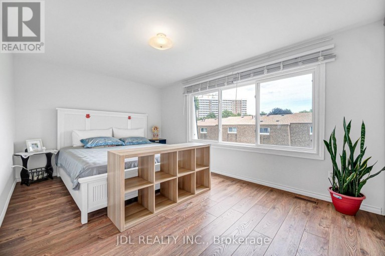 33 - 100 BRIDLETOWNE CIRCLE, Toronto (L'Amoreaux), Ontario, M1W2G8