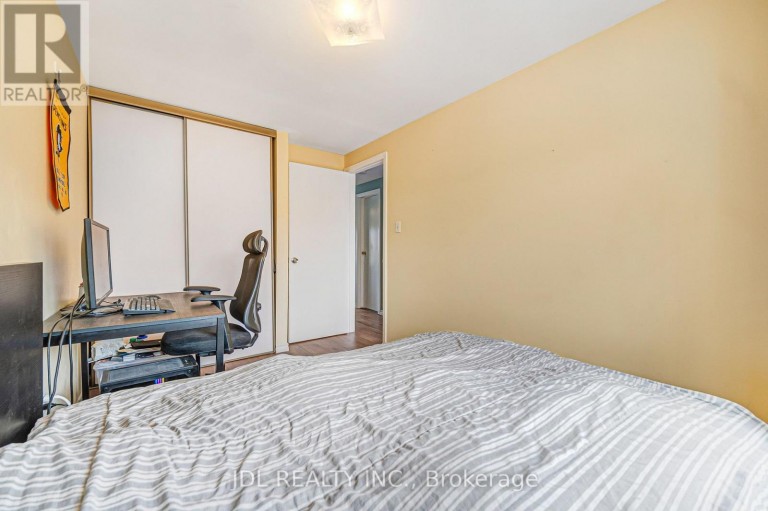 33 - 100 BRIDLETOWNE CIRCLE, Toronto (L'Amoreaux), Ontario, M1W2G8