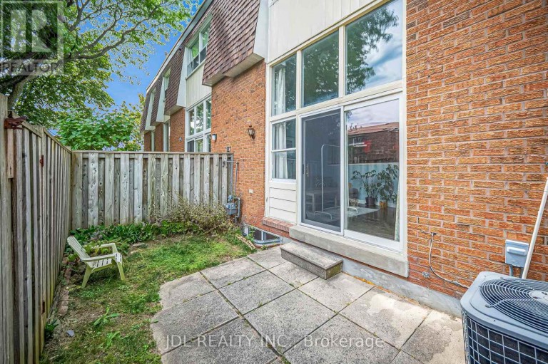 33 - 100 BRIDLETOWNE CIRCLE, Toronto (L'Amoreaux), Ontario, M1W2G8