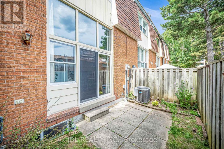 33 - 100 BRIDLETOWNE CIRCLE, Toronto (L'Amoreaux), Ontario, M1W2G8