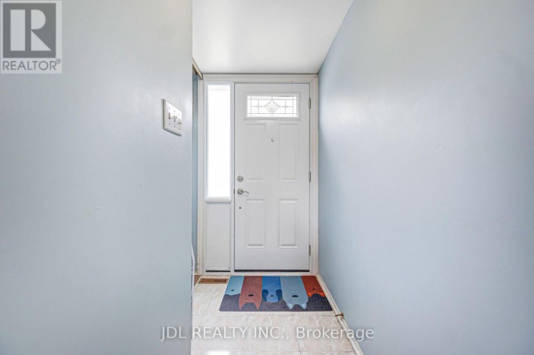 33 - 100 BRIDLETOWNE CIRCLE, Toronto (L'Amoreaux), Ontario, M1W2G8