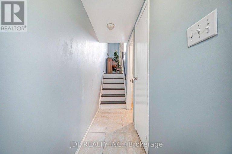 33 - 100 BRIDLETOWNE CIRCLE, Toronto (L'Amoreaux), Ontario, M1W2G8
