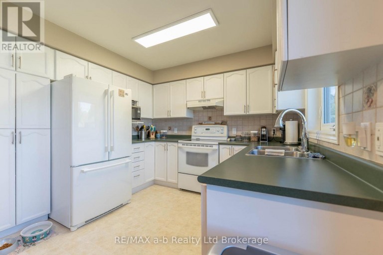 23 ARMSTRONG DRIVE, Tillsonburg, Ontario, N4G5T3