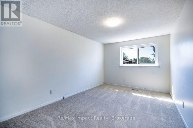 25 TOMPKINS LANE, Ajax (South East), Ontario, L1S3L7