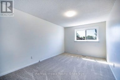 25 TOMPKINS LANE Ajax (South East) Ontario photo 17