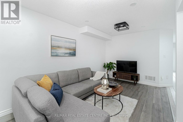 45 - 1591 SOUTH PARADE COURT, Mississauga (East Credit), Ontario, L5M6G1