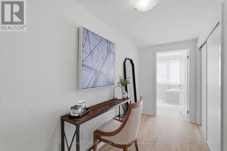 60 WILLIAM DUNCAN ROAD, Toronto (Downsview-Roding-CFB), Ontario, M3K0C5