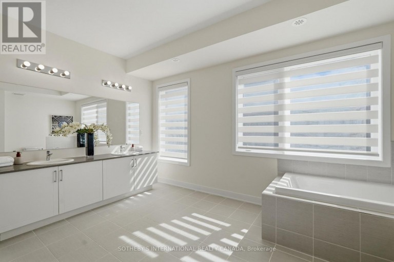 60 WILLIAM DUNCAN ROAD, Toronto (Downsview-Roding-CFB), Ontario, M3K0C5