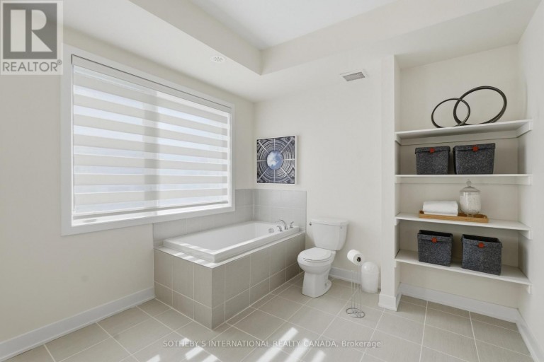 60 WILLIAM DUNCAN ROAD, Toronto (Downsview-Roding-CFB), Ontario, M3K0C5
