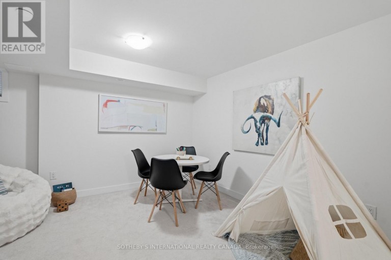 60 WILLIAM DUNCAN ROAD, Toronto (Downsview-Roding-CFB), Ontario, M3K0C5