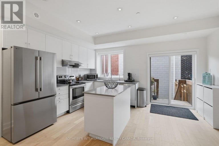 60 WILLIAM DUNCAN ROAD, Toronto (Downsview-Roding-CFB), Ontario, M3K0C5