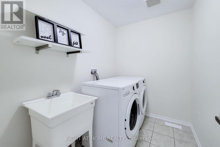 11 ESTHER CRESCENT, Thorold (Hurricane/Merrittville), Ontario, L3B0E9
