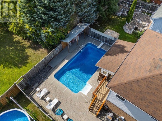989 DEER VALLEY DRIVE, Oshawa (Northglen), Ontario, L1J8N2