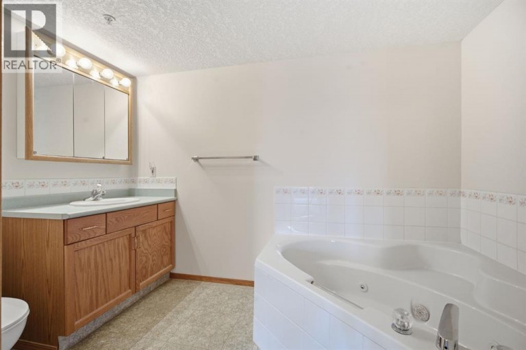 306, 7239 Sierra Morena Boulevard SW, Calgary, Alberta, T3H3L7