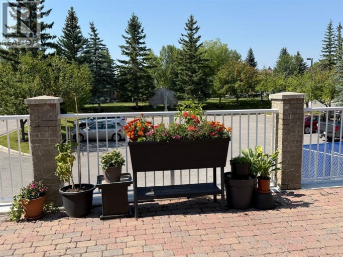 306, 7239 Sierra Morena Boulevard SW, Calgary, Alberta, T3H3L7