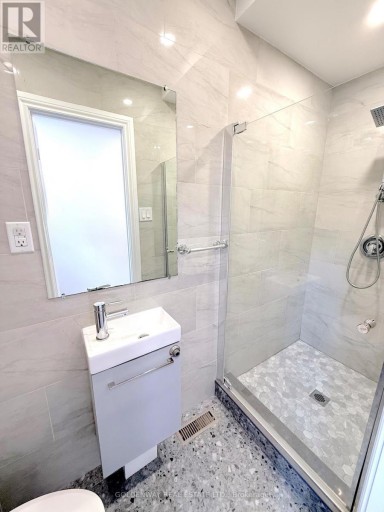 114 LOGANBERRY CRESCENT, Toronto (Hillcrest Village), Ontario, M2H3H1