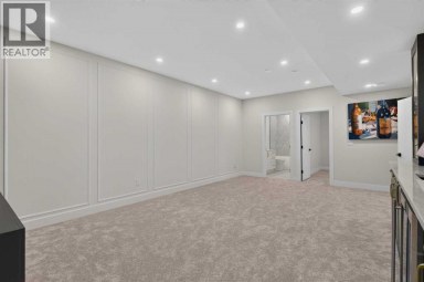 2421 32 Street SW Calgary Alberta photo 32