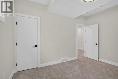 2421 32 Street SW Calgary Alberta photo 38