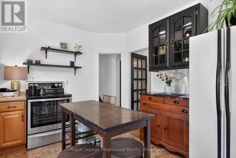 71 LANSDOWNE STREET W, Peterborough (Otonabee Ward 1), Ontario, K9J1Y2