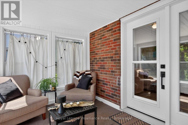 71 LANSDOWNE STREET W, Peterborough (Otonabee Ward 1), Ontario, K9J1Y2