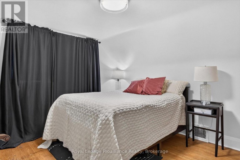 71 LANSDOWNE STREET W, Peterborough (Otonabee Ward 1), Ontario, K9J1Y2