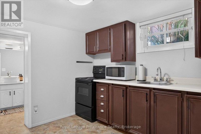 71 LANSDOWNE STREET W, Peterborough (Otonabee Ward 1), Ontario, K9J1Y2