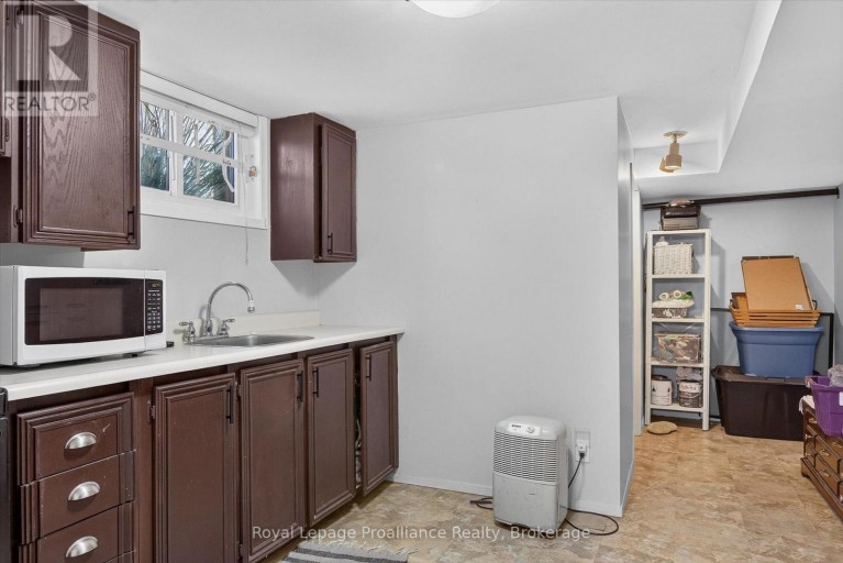 71 LANSDOWNE STREET W, Peterborough (Otonabee Ward 1), Ontario, K9J1Y2