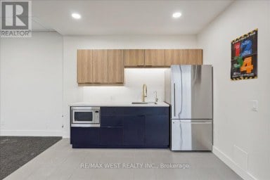 J202 - 155 FROBISHER DRIVE Waterloo Ontario photo 6