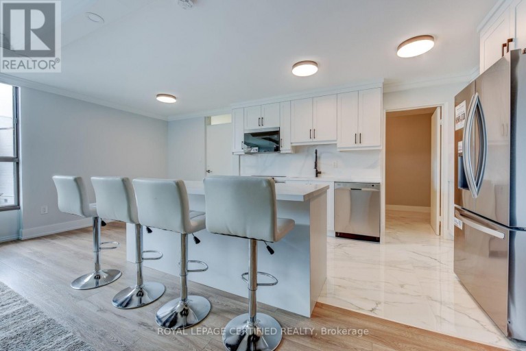 301 - 3170 KIRWIN AVENUE, Mississauga (Cooksville), Ontario, L5A3R1