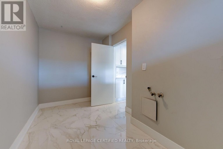 301 - 3170 KIRWIN AVENUE, Mississauga (Cooksville), Ontario, L5A3R1