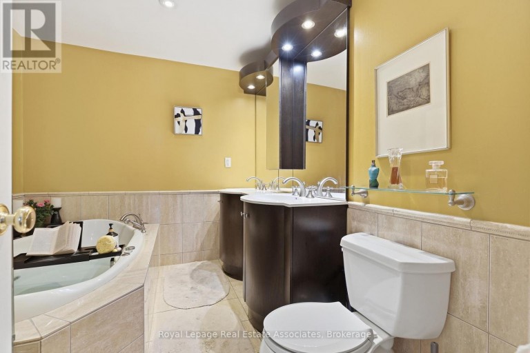 2580 HOMELANDS DRIVE, Mississauga (Sheridan), Ontario, L5K1H6
