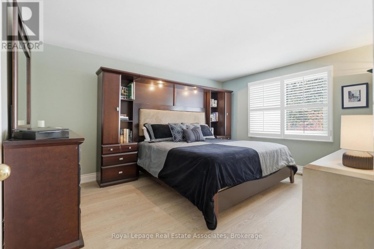 2580 HOMELANDS DRIVE, Mississauga (Sheridan), Ontario, L5K1H6
