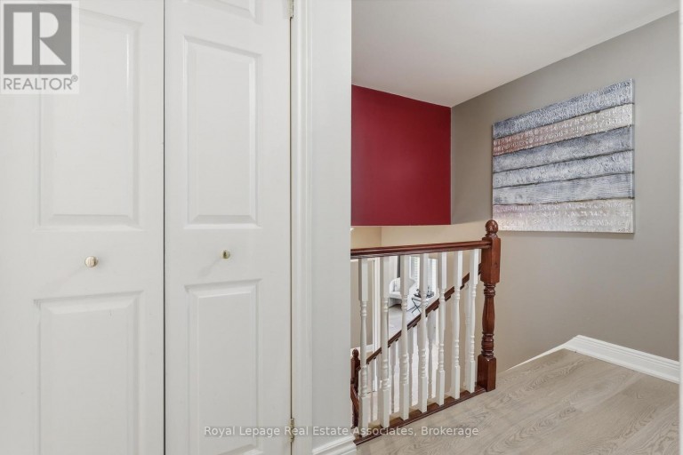 2580 HOMELANDS DRIVE, Mississauga (Sheridan), Ontario, L5K1H6