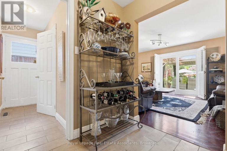 2580 HOMELANDS DRIVE, Mississauga (Sheridan), Ontario, L5K1H6
