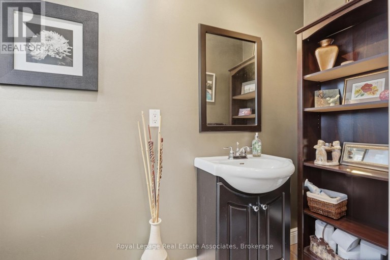 2580 HOMELANDS DRIVE, Mississauga (Sheridan), Ontario, L5K1H6