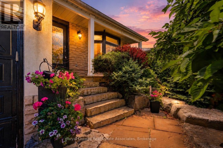 2580 HOMELANDS DRIVE, Mississauga (Sheridan), Ontario, L5K1H6