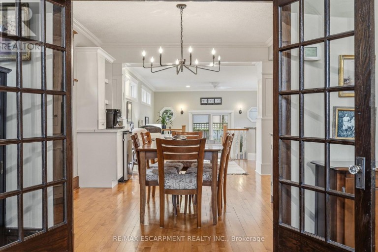 2116 CAROLINE STREET, Burlington (Brant), Ontario, L7R1L8